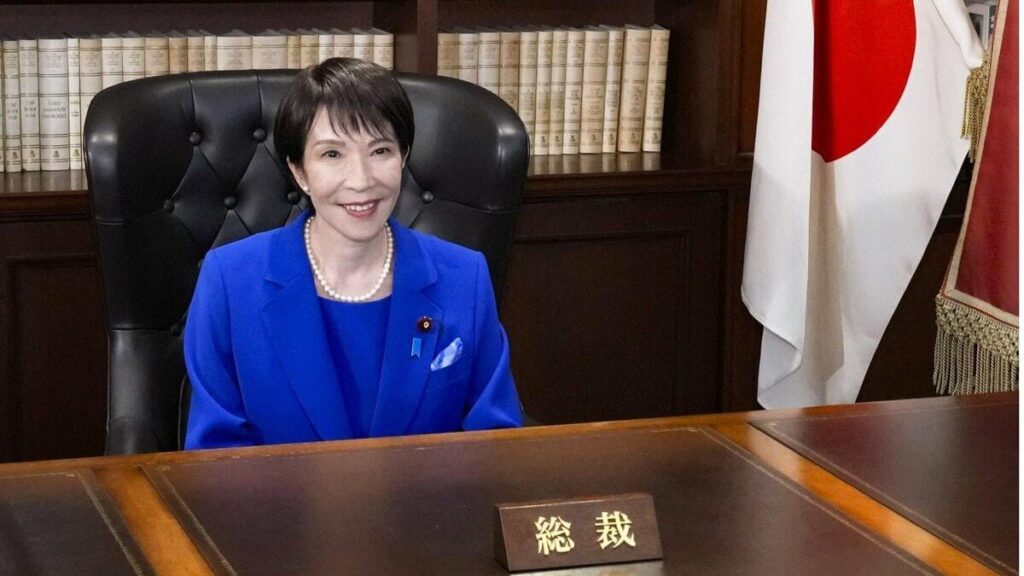 〈高市新総裁誕生〉「15票は剥がされた（小泉陣営）」逆転勝利の内幕と“立役者”麻生最高顧問の皮算用…高市氏を待ち受ける「３つの爆弾」とは ―「小泉さんに投票するつもりだった人の票が土壇場で動いた」