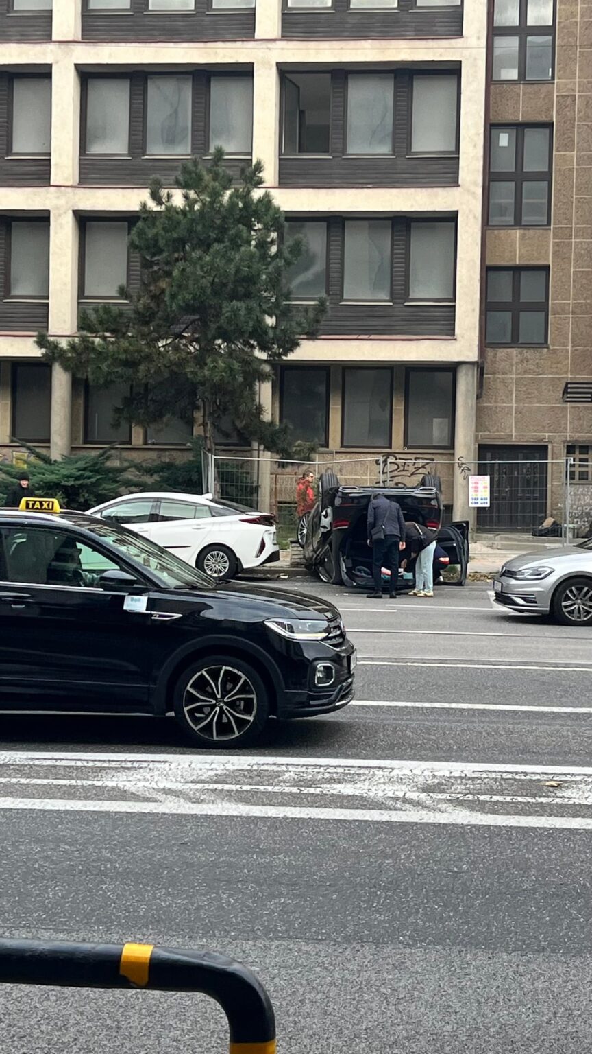 だから何？今日、ブラチスラヴァの朝一番で急いでいた教皇は誰でしょうか？