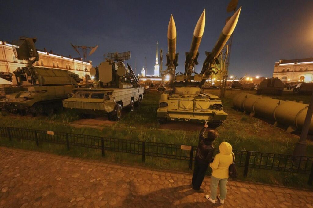 カモッツィとロシアの軍需産業を支えるイタリアのサプライチェーン