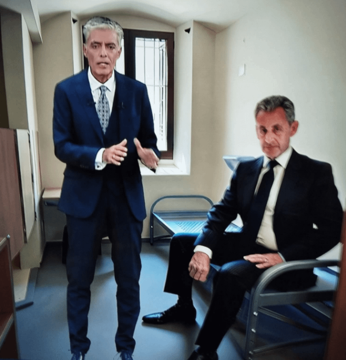 サルコジ氏の初の刑務所訪問。