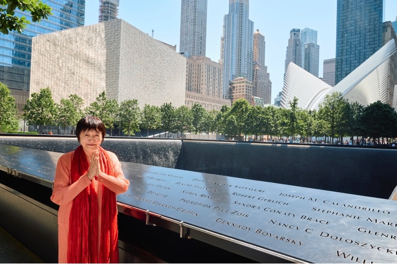 グラウンド・ゼロにて祈りを捧げる相川圭子
