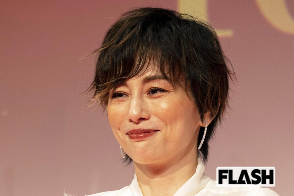 “疑惑”渦中の米倉涼子のダンサー恋人がブログでコメント「父の病状が悪化」帰国までのタイムリミットとは | Smart FLASH/スマフラ[光文社週刊誌]