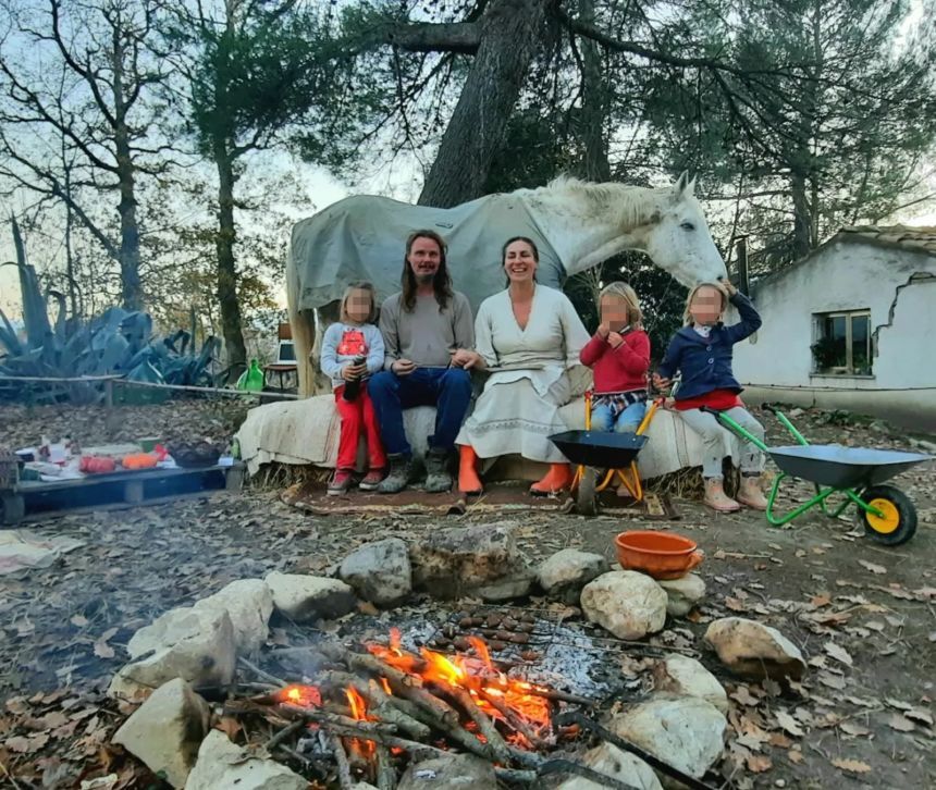 トレバリオンさんとバーミンガムさんと子どもたち(画像の一部を加工しています)/Courtesy Catherine Birmingham