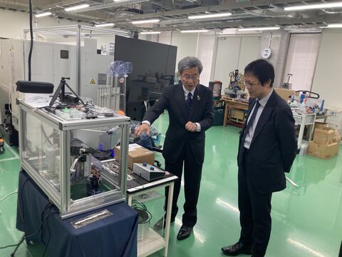 内閣府科学技術・イノベーション推進事務局　井上　諭一　統括官が島根大学を視察されました | 国立大学法人 島根大学