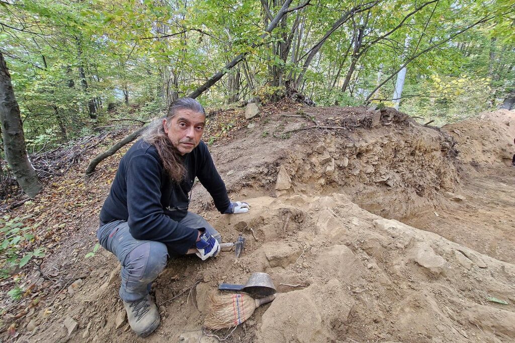 キリスト以前の大規模なケルト都市がヴォティン銀貨の密輸業者によってパプク島で発見される ~ 宝物と謎