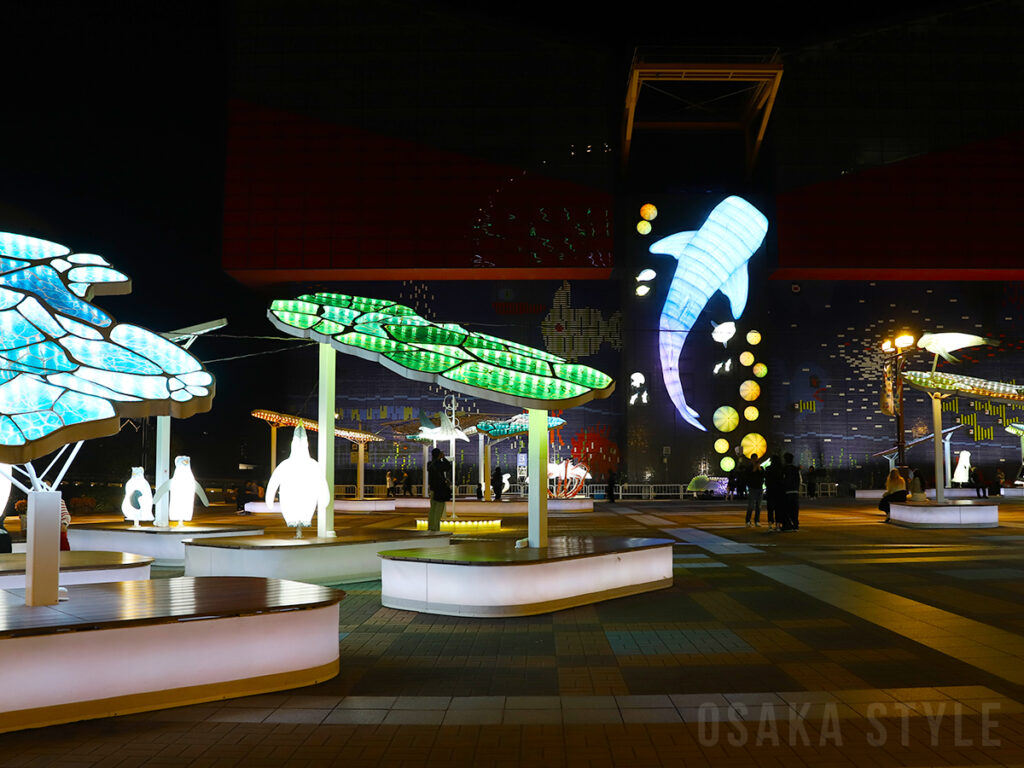 【動画】海遊館でイルミネーション点灯　壁面を泳ぐ16メートルのジンベエザメを中心に – OSAKA STYLE