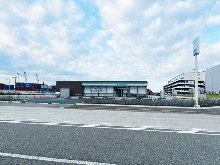 1106familymart1 - ファミリーマート／物流を支えるドライバーのオアシスに、福岡県に新店舗オープン