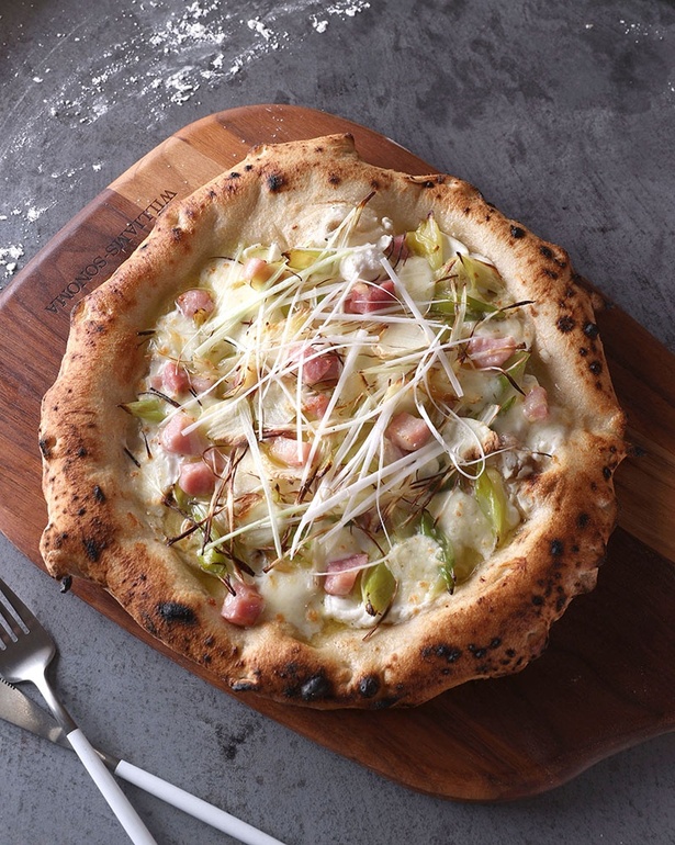 コクーン1 北館2階「トラットリア ターヴォラ」の「深谷ねぎとパンチェッタのピッツァ」(1650円)