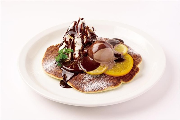 コクーン2 2階「MELLOW BROWN COFFEE」の「ワッフルパンケーキショコラオランジュ」(1650円)