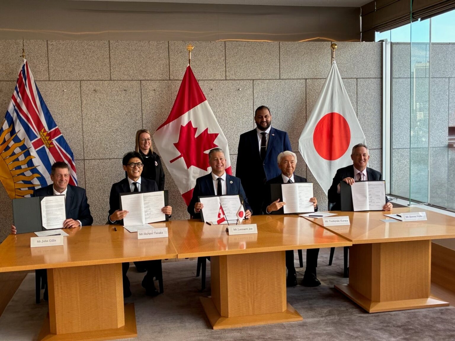 ㈱Mobitect カナダ大使館にて調印式　FIRST NATIONS FORESTRY COUNCIL,WESTERN FOREST PRODUCTS社,CENTURION LUMBER社と業務提携