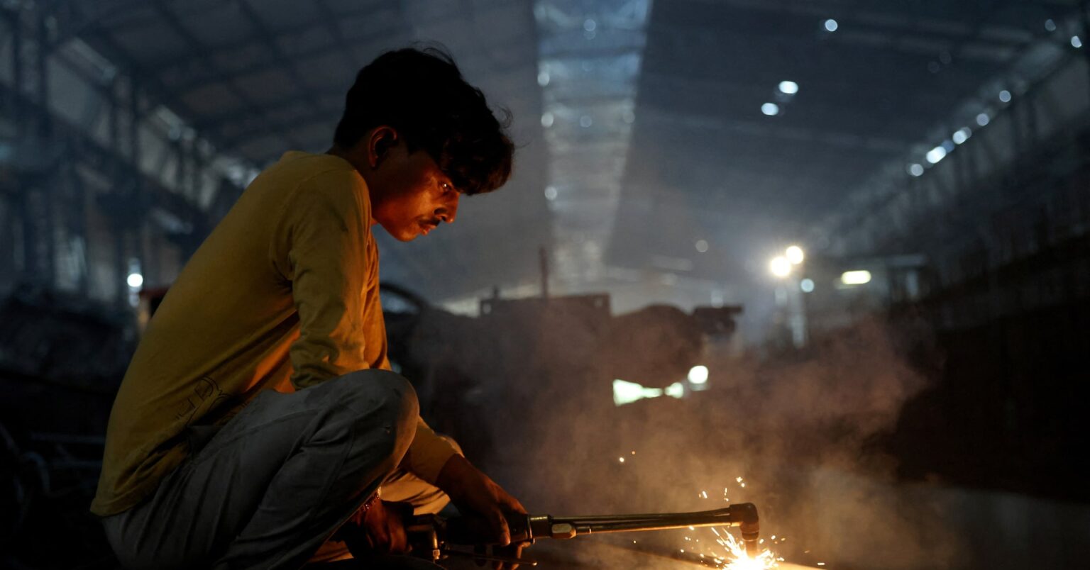 インド製造業PMI、10月改定値は59.2に上昇 内需堅調 | ロイター インド製造業PMI、10月改定値は59.2に上昇 内需堅調 | ロイター