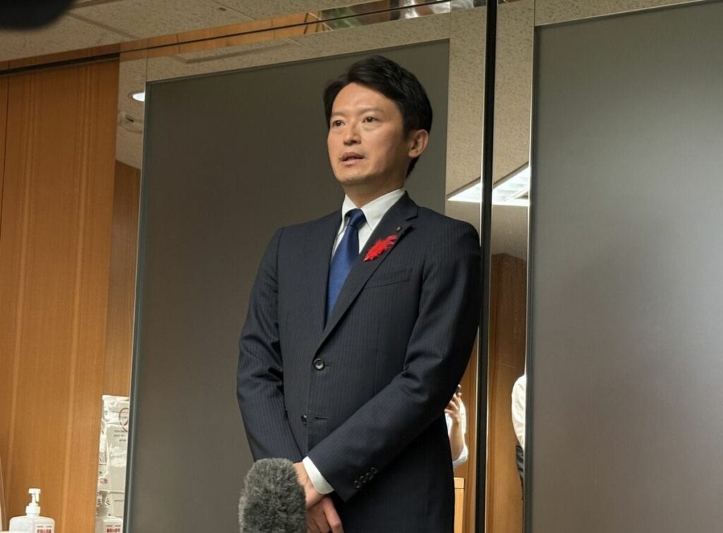 【兵庫県知事選から1年】斎藤元彦知事の「質問に答えない答弁」「個人アピールのSNS」…加速する唯我独尊と馬耳東風 SNS選挙の成功体験で、はっきり使い分けるようになった「2つの顔」(1/7) | JBpress (ジェイビープレス)