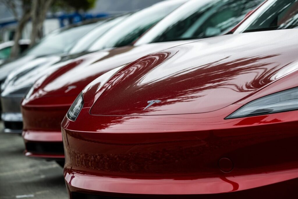 テスラ、欧州販売低迷続く－10月はオランダ、イタリアでほぼ半減 - Bloomberg