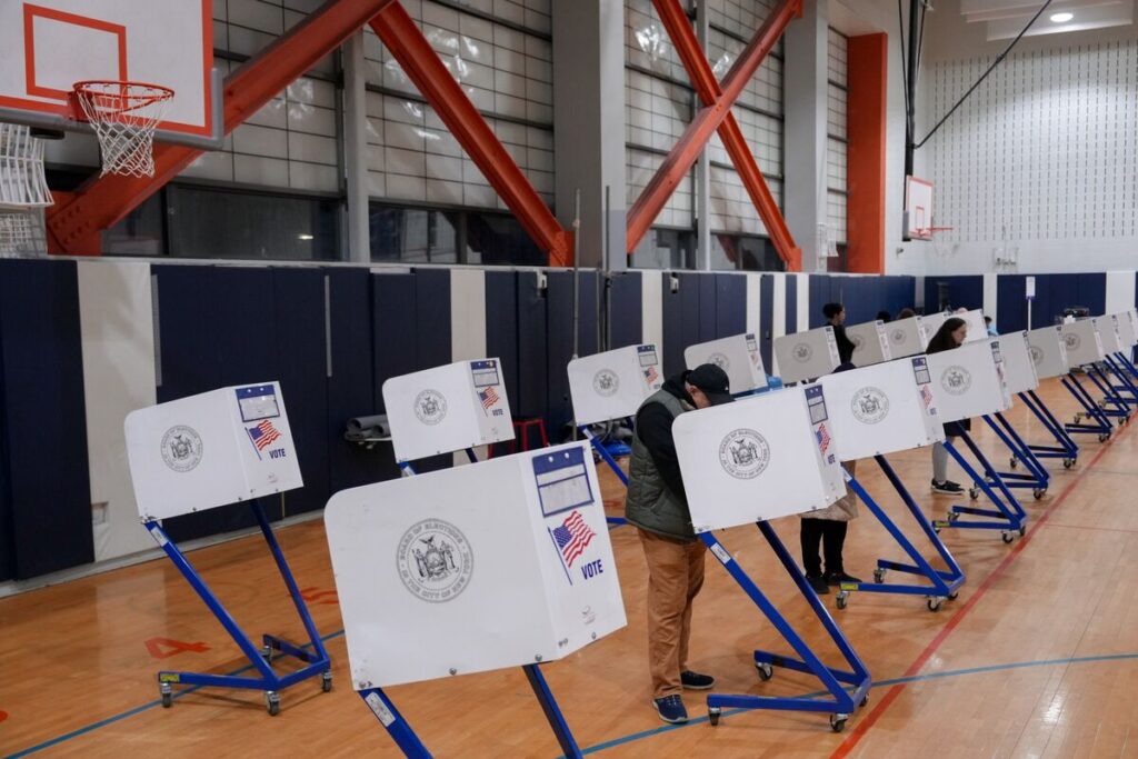 米政府閉鎖、過去最長に並ぶ－上院共和トップは週内決着を「楽観」 - Bloomberg