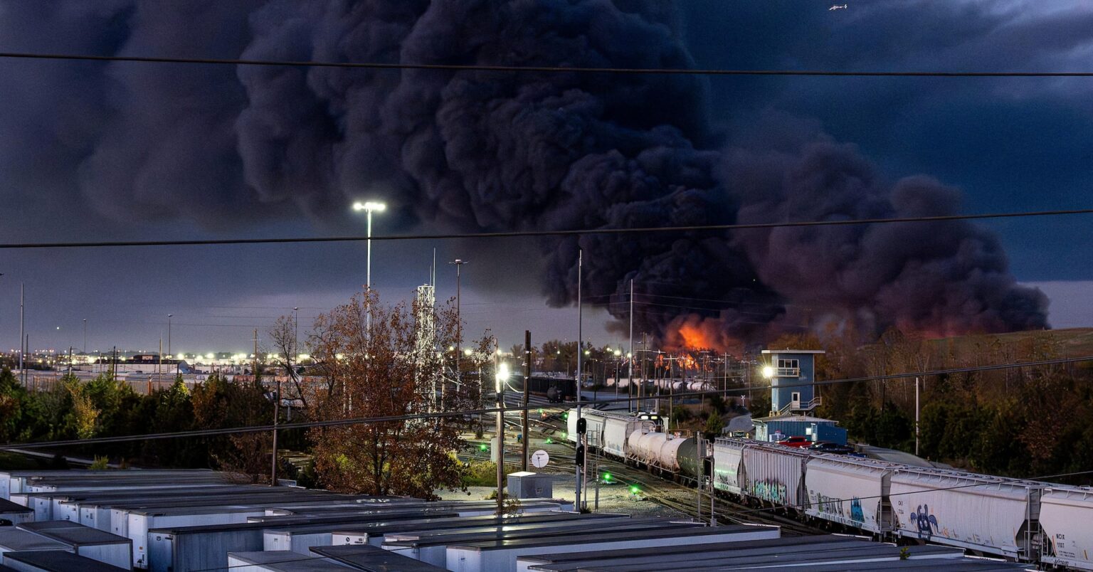 米ケンタッキー州でＵＰＳ機が離陸後墜落、3人死亡・11人負傷と州知事 | ロイター