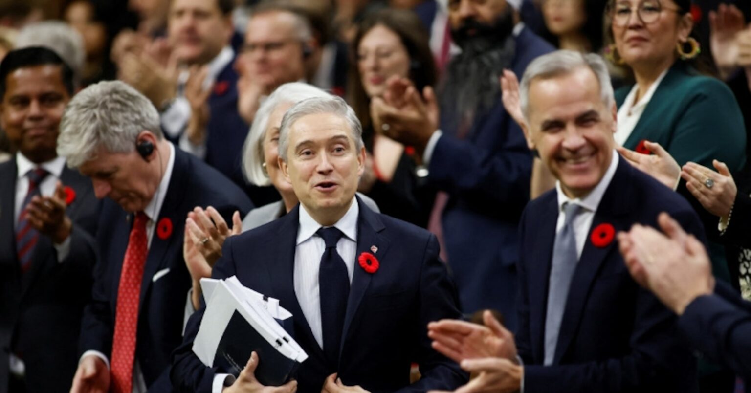 カナダ連邦予算案、財政赤字が2倍超に拡大　米関税に対処 | ロイター