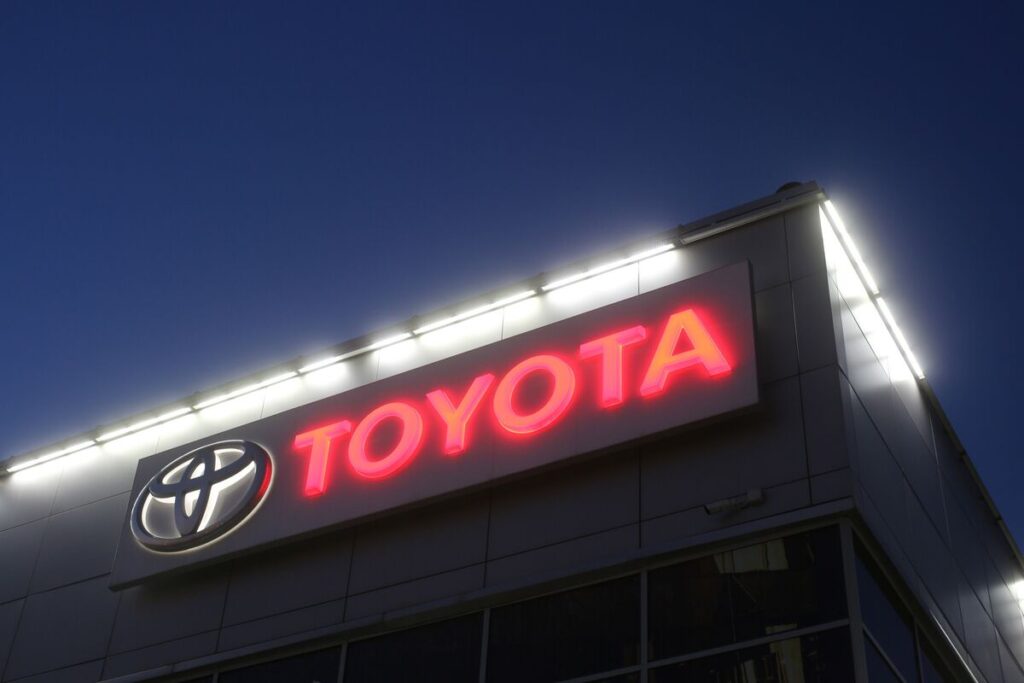 トヨタが今期営業益見通し上方修正、市場予想に届かず-株価下落 – Bloomberg トヨタが今期営業益見通し上方修正、市場予想に届かず-株価下落 - Bloomberg