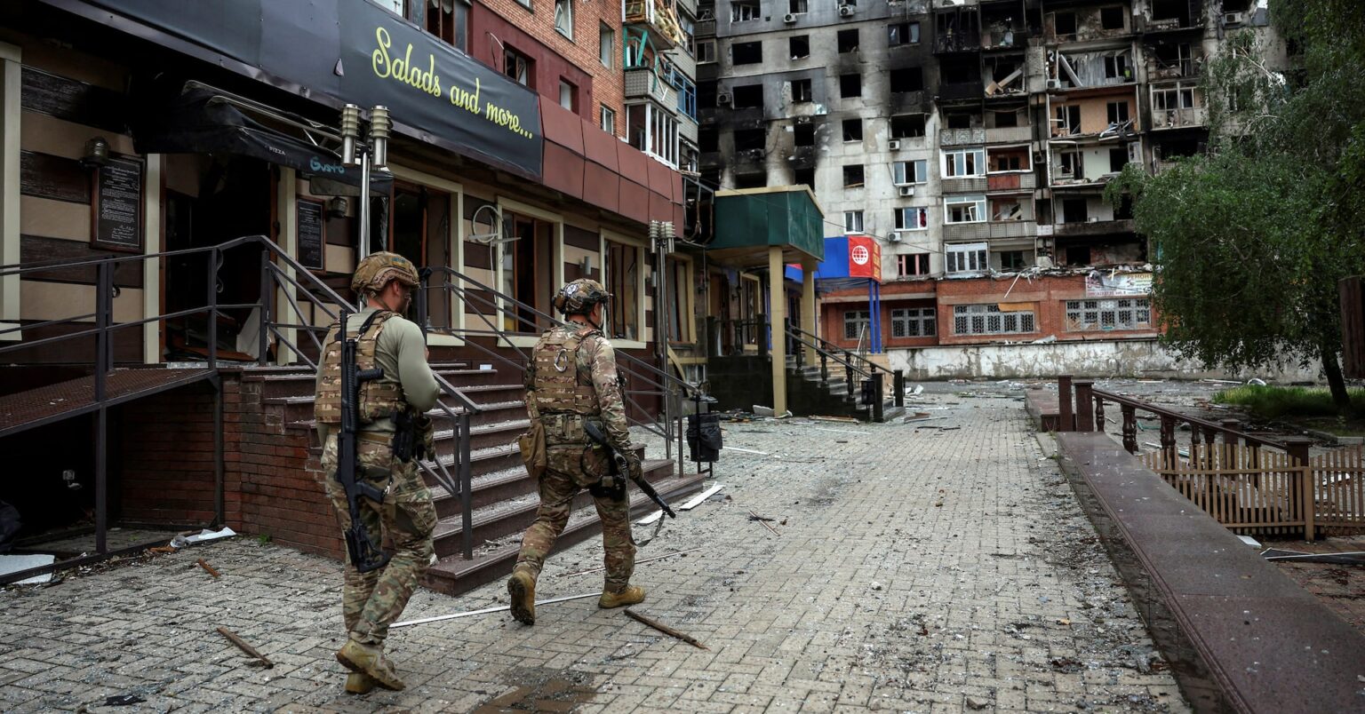 ロシア、東部2都市でウクライナ軍包囲と主張　降伏呼びかけ | ロイター