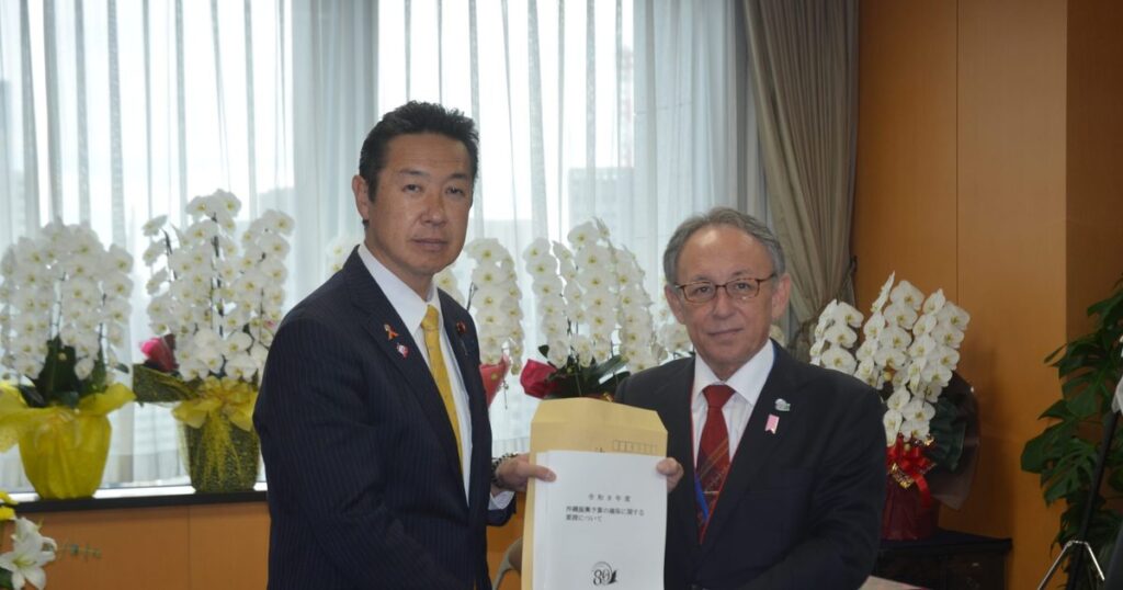 概算要求の満額確保要請　沖縄関係予算　知事、沖縄相と面談