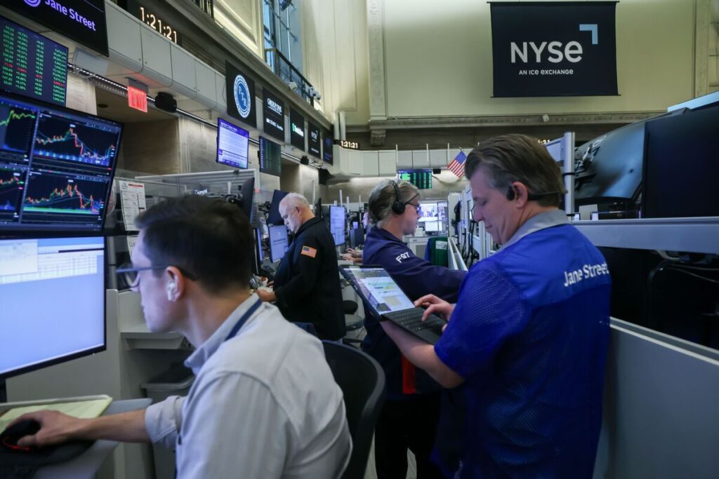 米ハイテク株と仮想通貨が同時下落－AIブーム一服で投機熱に冷や水 - Bloomberg