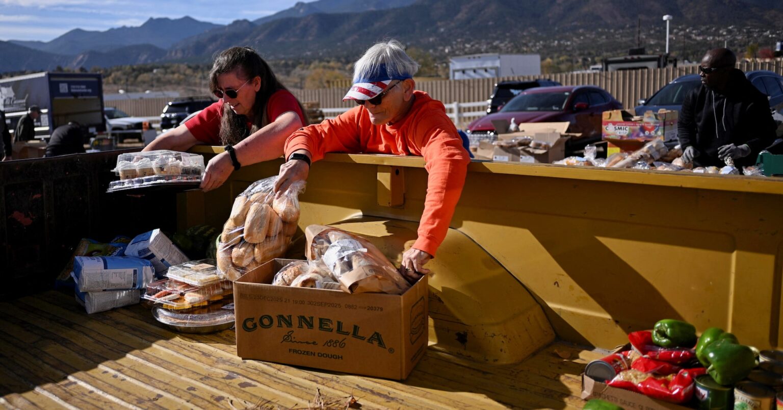 米最高裁、「フードスタンプ」全額支給命令を一時差し止め | ロイター
