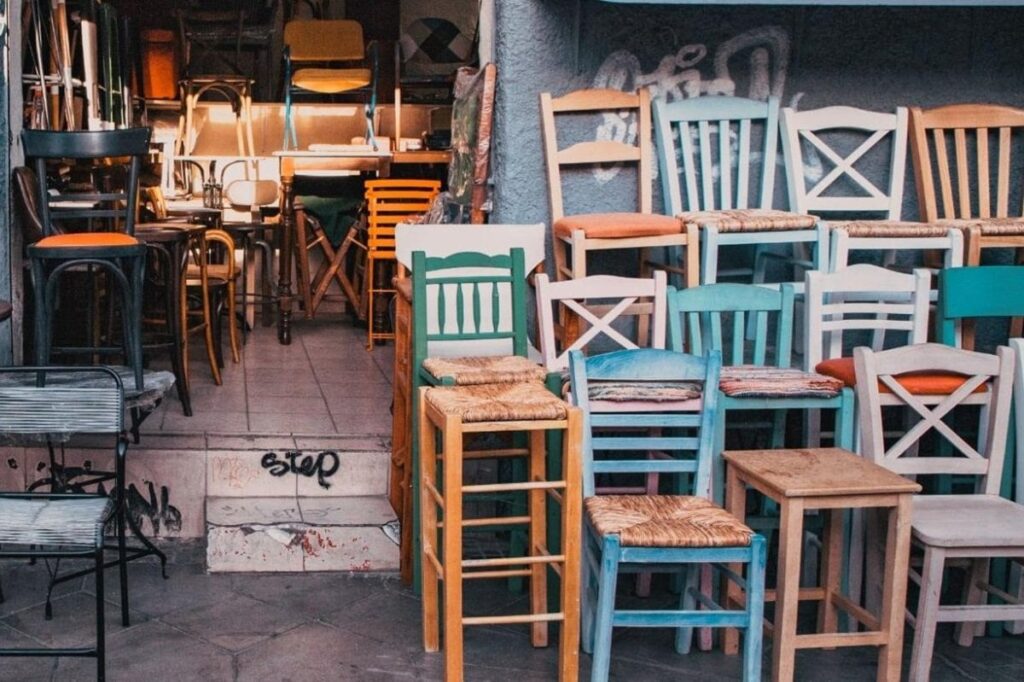 栃木県内のリサイクルショップで発見された「駅名標」に目を疑う　「洗って持って帰りたい」 | LIMO | くらしとお金の経済メディア