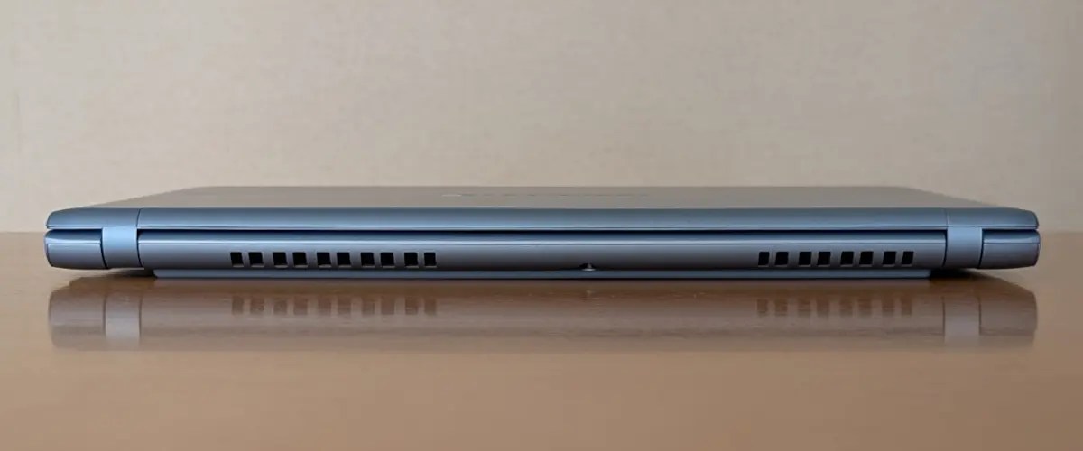 dynabook GR/ZZ 背面