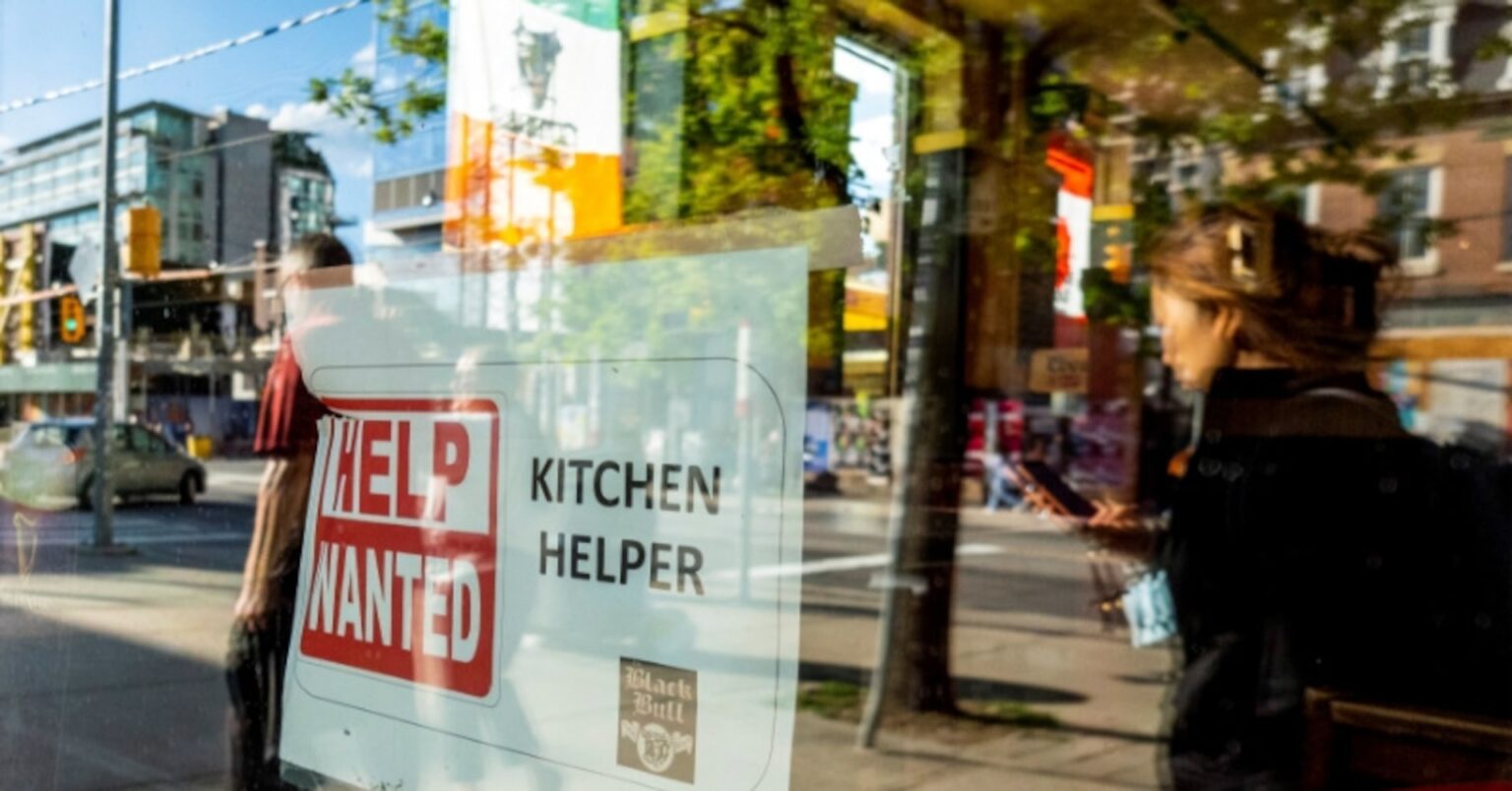 カナダ、10月雇用が予想外に増加　トランプ関税に苦しむ経済に朗報 | ロイター