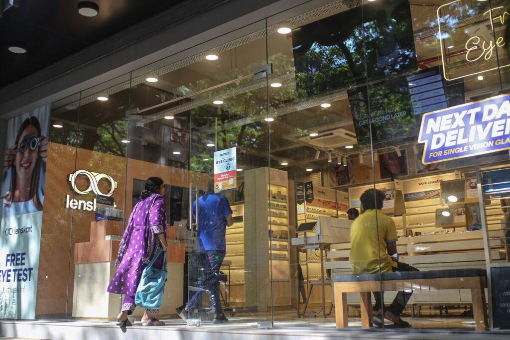 ソフトバンクG出資の印レンズカート、IPO初日に株急落-高評価に懸念 – Bloomberg ソフトバンクG出資の印レンズカート、IPO初日に株急落-高評価に懸念 - Bloomberg