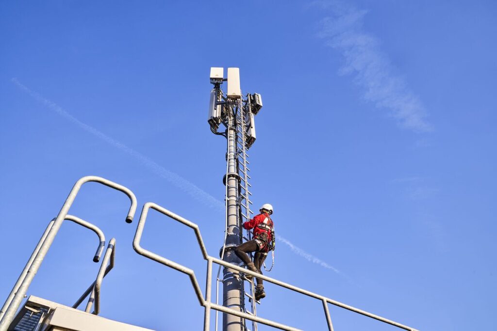 EU、域内通信ネットワークからファーウェイとZTE排除を検討 - Bloomberg