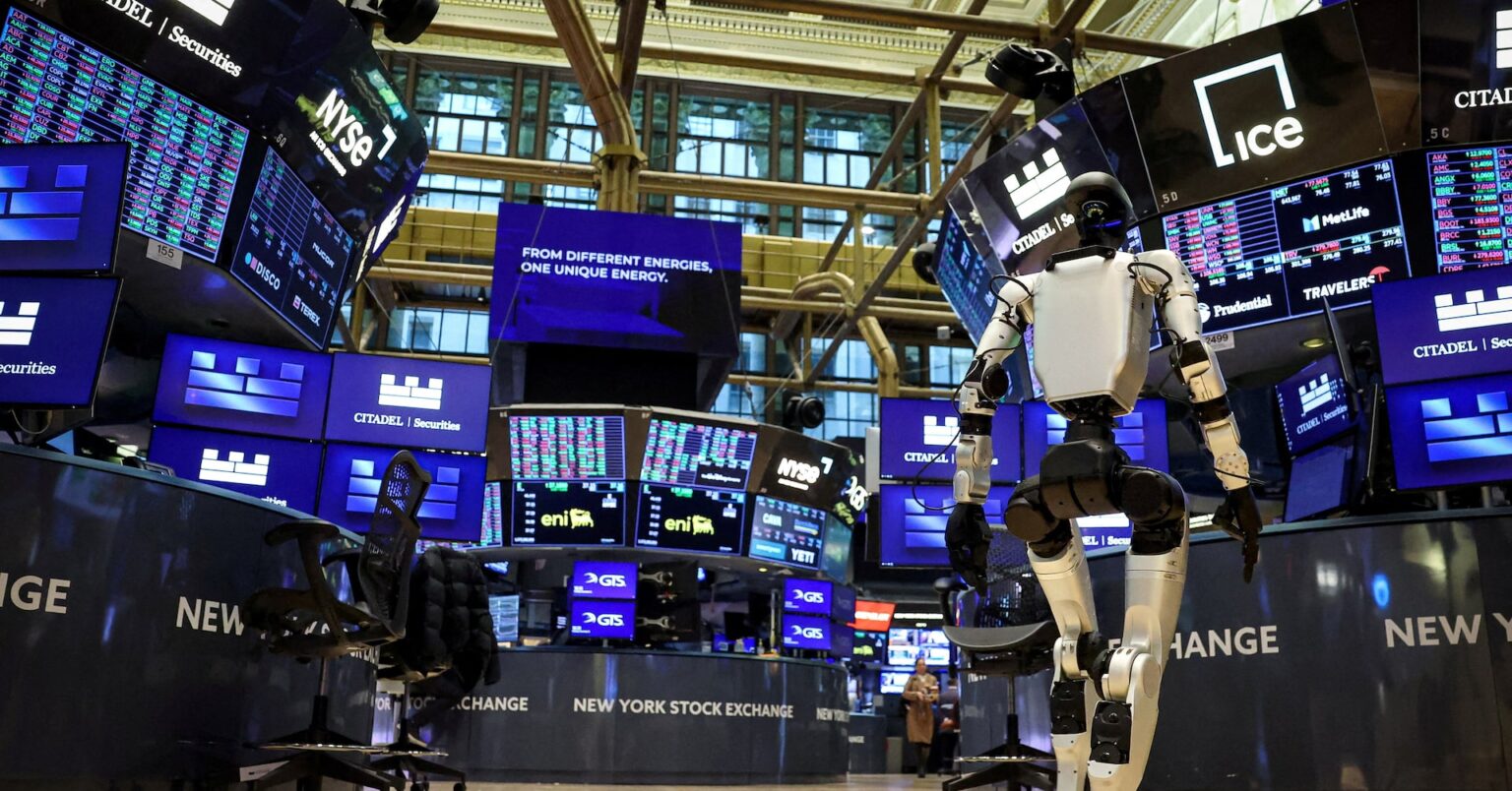 米国株式市場＝ダウ最高値更新、559ドル高　政府再開に期待 | ロイター