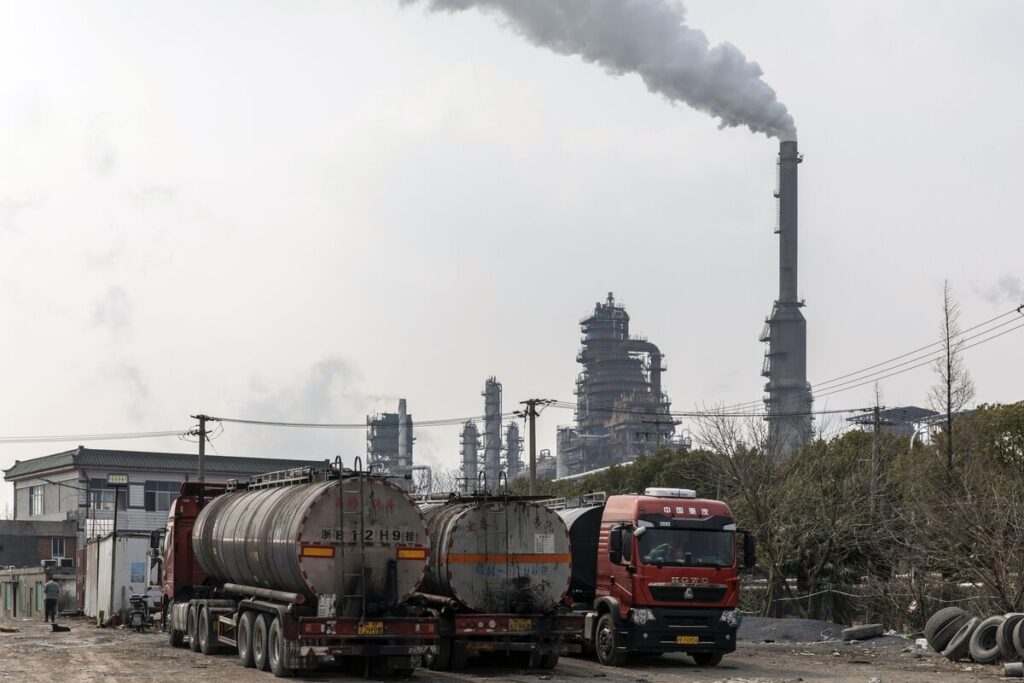 来年の原油供給過剰は過去最大規模に-IEA、見通し再び上方修正 – Bloomberg 来年の原油供給過剰は過去最大規模に-IEA、見通し再び上方修正 - Bloomberg