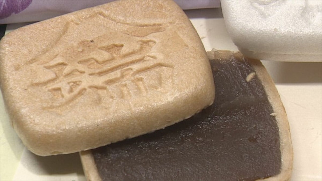 「和菓子屋というか あんこ屋」皮をとり手作業でこす こだわり“あんこ”　創業130年余りの老舗が守る味と挑戦　山梨・御菓子司すがや
