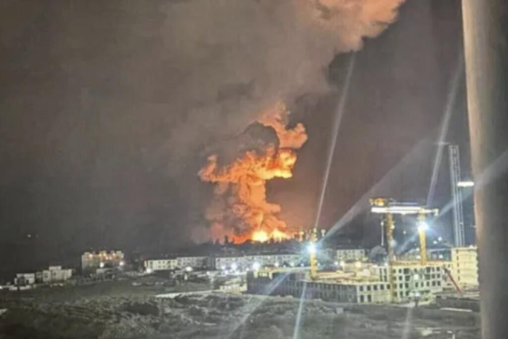 ウクライナ、クレムリンの戦争機構の中心であるロシアの重要石油港を攻撃