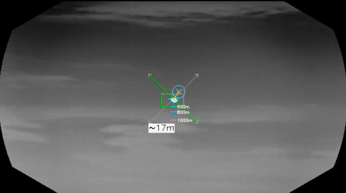 プレデターは、数十機の無人機を相手に試験が行われている。