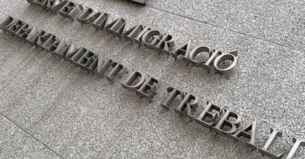 出入国後の欧州の臨時労働者を引き付けるために給与を引き上げる