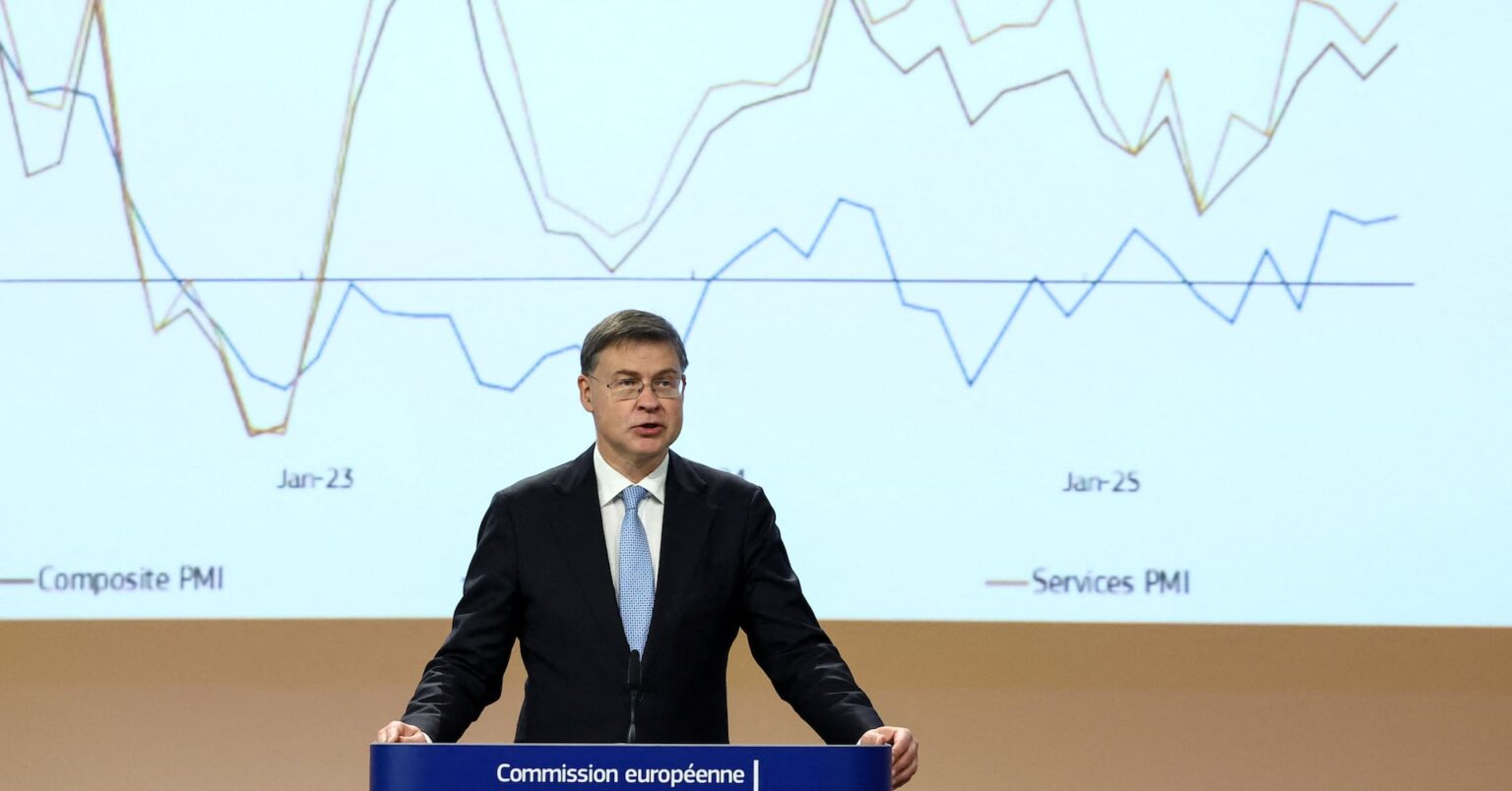 ユーロ圏の経済成長率見通し、今年1.3%に上方修正=欧州委 | ロイター ユーロ圏の経済成長率見通し、今年1.3%に上方修正=欧州委 | ロイター