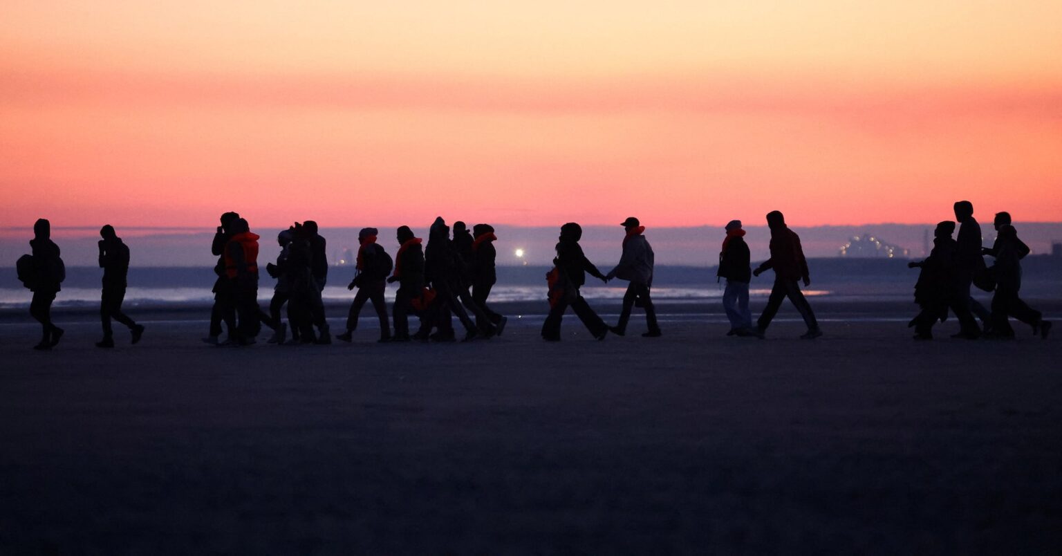 英国、難民保護を「一時的」に　永住権取得は20年に長期化 | ロイター