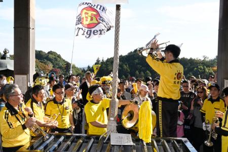 本堂に響く「六甲おろし」 奈良の寺に虎党３００人集う | 全国のニュース | 福井新聞ONLINE