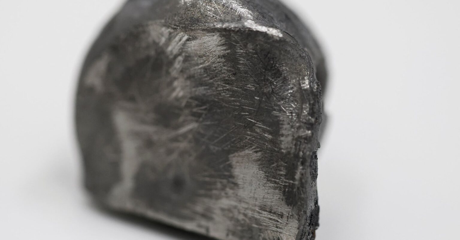 中国輸出規制でイットリウムが不足、新たなレアアース危機に懸念 | ロイター 中国輸出規制でイットリウムが不足、新たなレアアース危機に懸念 | ロイター