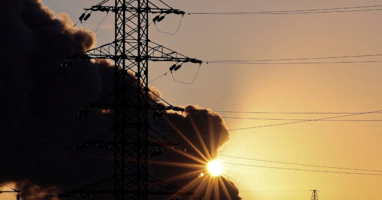 ウクライナに大規模な夜間攻撃、10人死亡・40人負傷＝当局 | ロイター