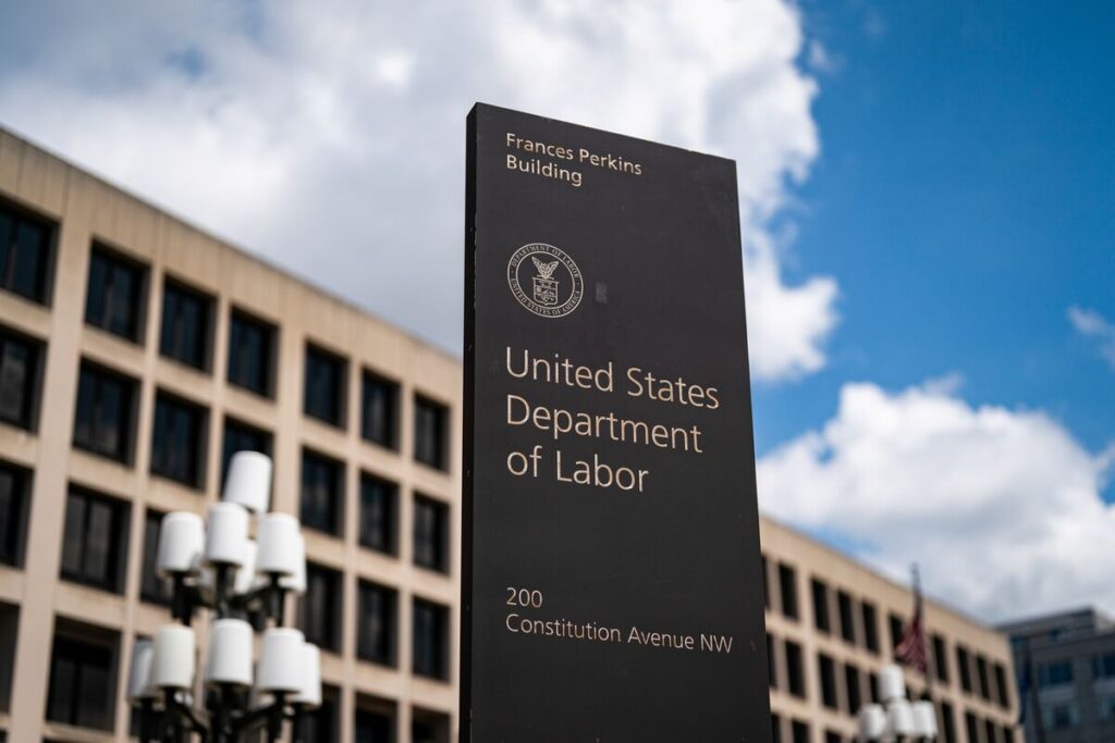 米労働統計局、10月分雇用統計の発表中止-一部データ収集できず – Bloomberg 米労働統計局、10月分雇用統計の発表中止-一部データ収集できず - Bloomberg