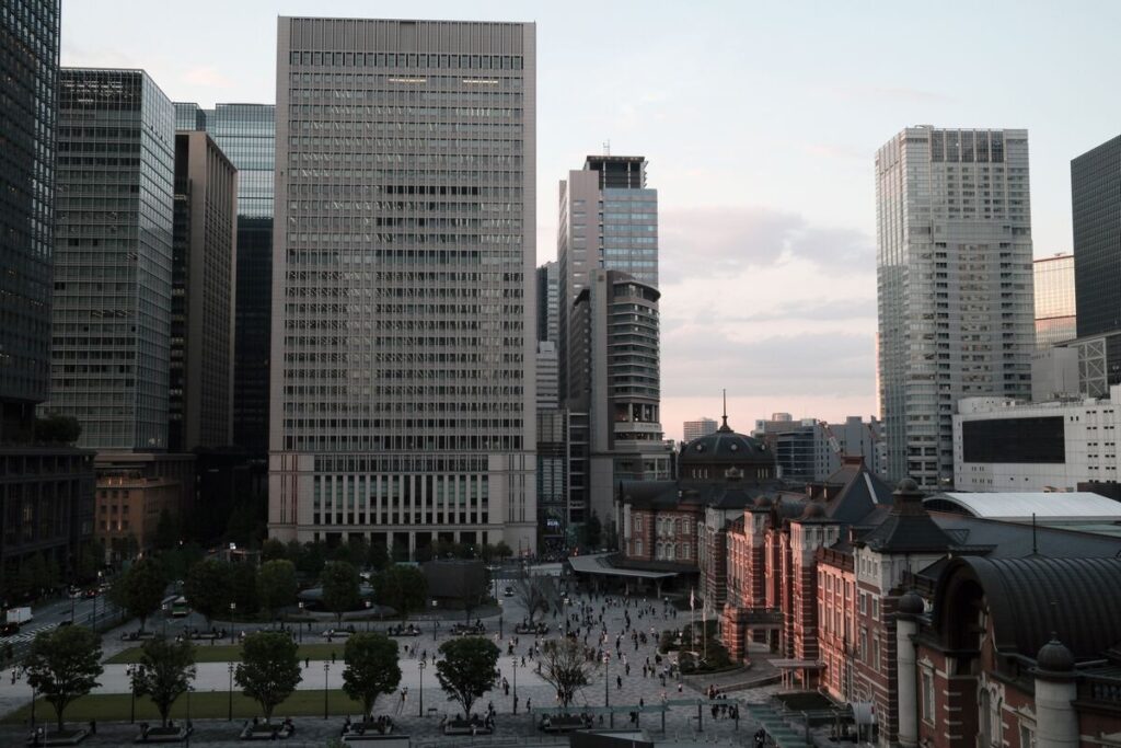 日本国債と円、破壊的な資本逃避を警戒－トラス危機を想起とドイツ銀 - Bloomberg