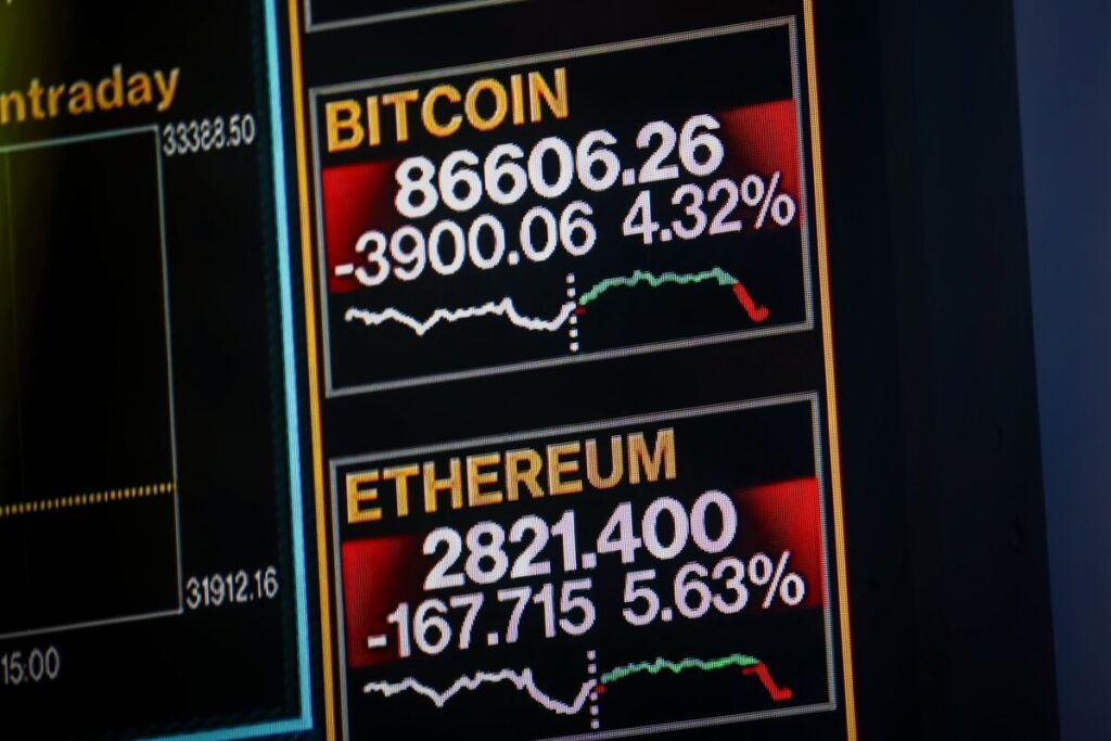 ビットコインが8万2000ドル割れ､月間で23％下落－22年以降で最悪 - Bloomberg