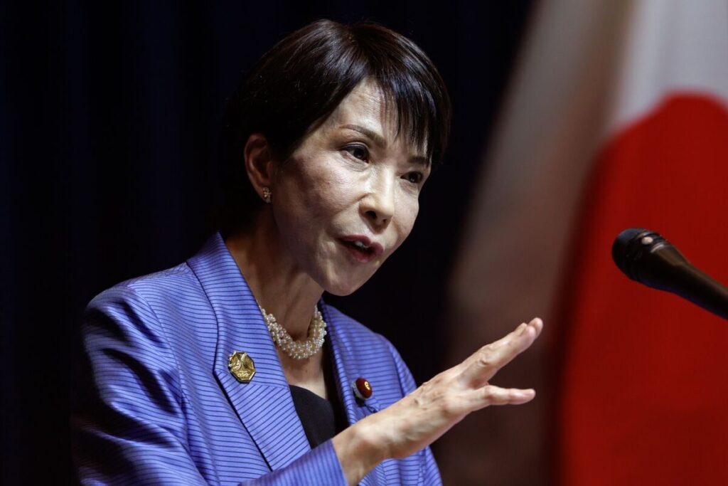 日本市場を襲うトリプル安、高市政権の経済対策コストに警戒感高まる – Bloomberg 日本市場を襲うトリプル安、高市政権の経済対策コストに警戒感高まる - Bloomberg