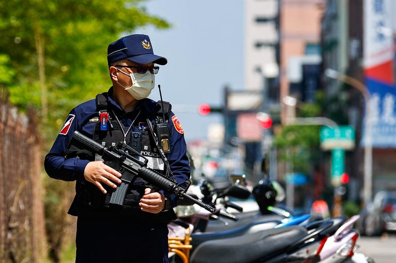台湾で武器を持つ国防員