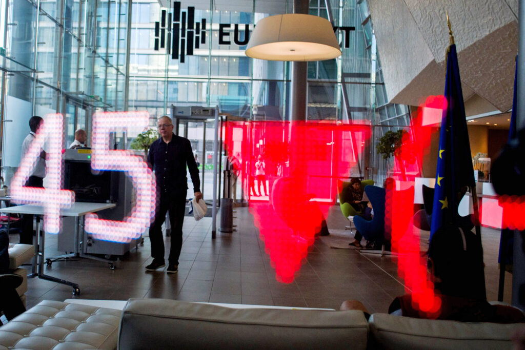 【欧州市況】英国とユーロ圏国債が上昇、米利下げ期待台頭－株下落 - Bloomberg