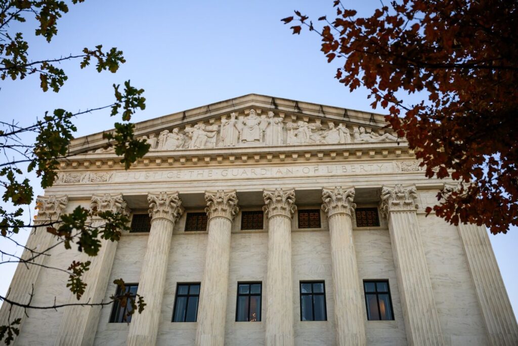 米最高裁、テキサス州の共和党作成区割りを一時的に回復 – Bloomberg 米最高裁、テキサス州の共和党作成区割りを一時的に回復 - Bloomberg