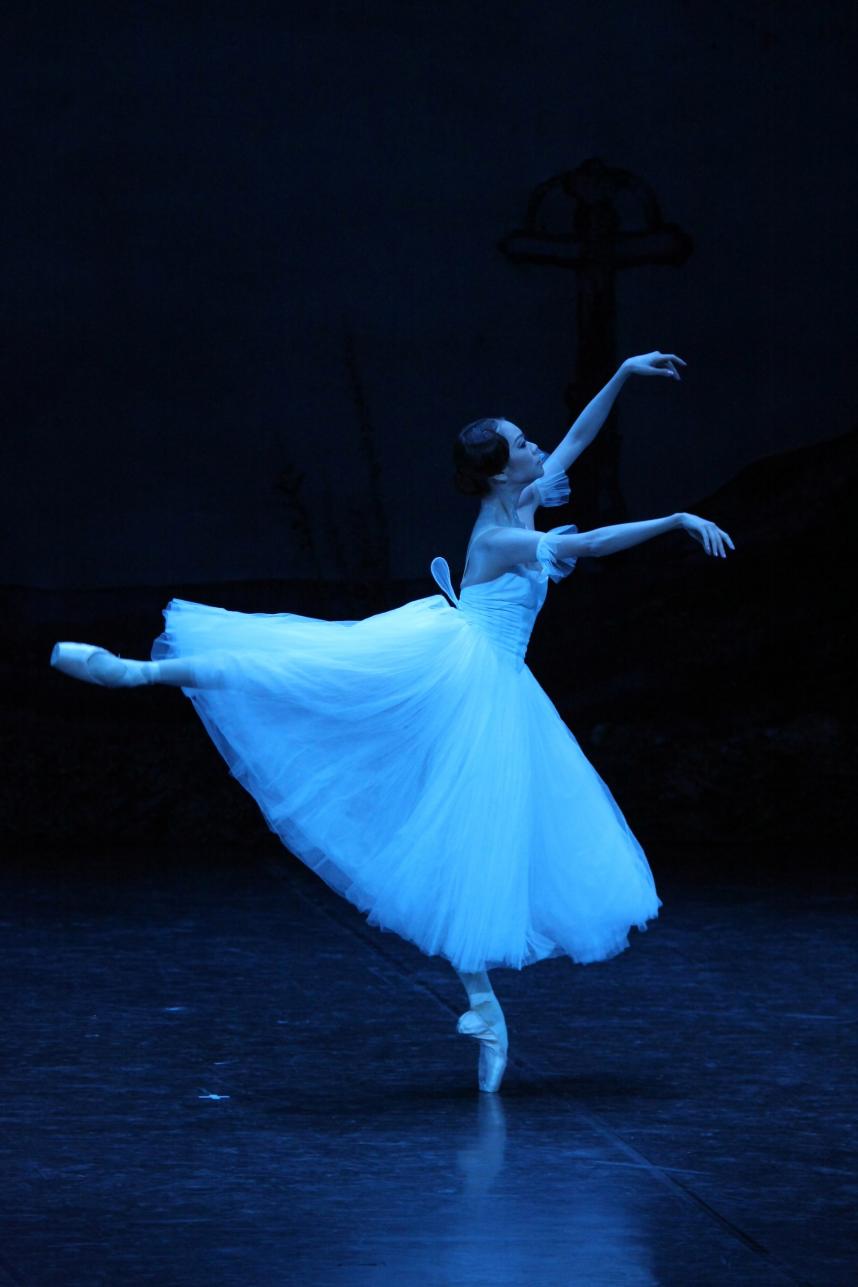 東京バレエ団「ジゼル」舞台写真より photo kiyonori hasegawa