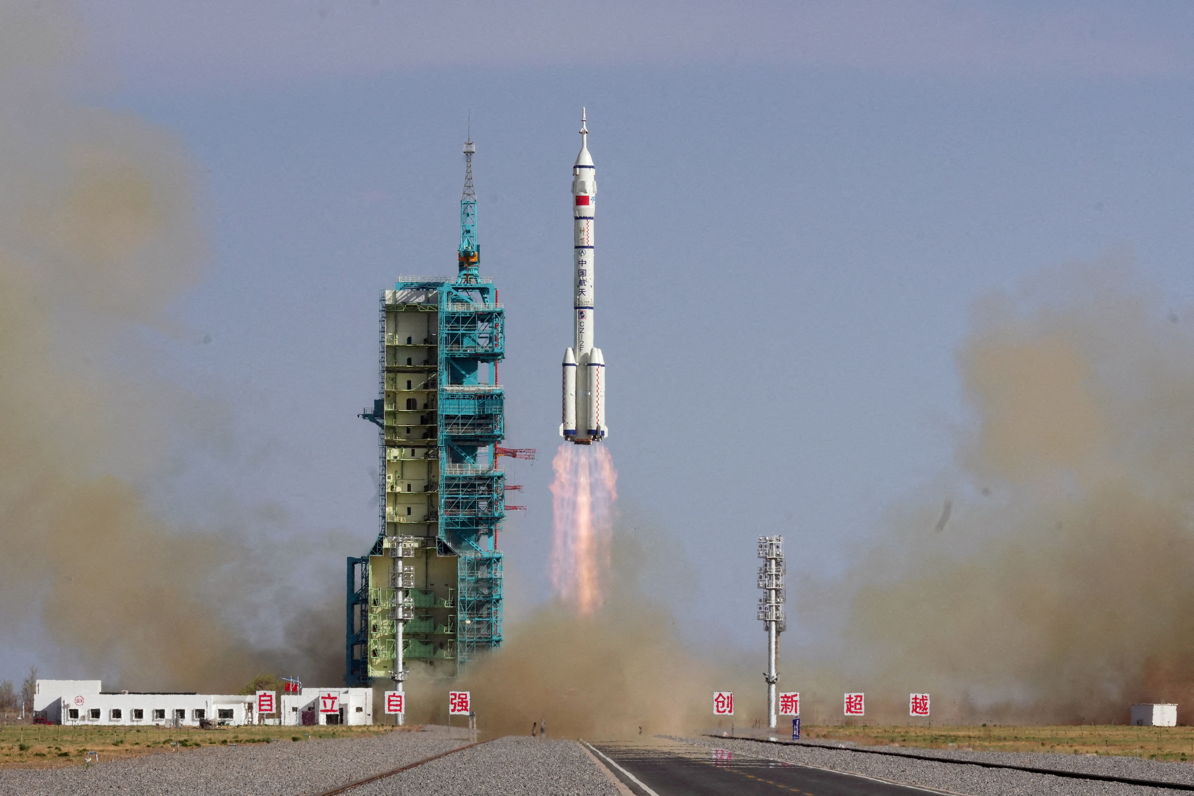 中国、25日に「神舟22号」打ち上げ　代替機として宇宙ステーションへ